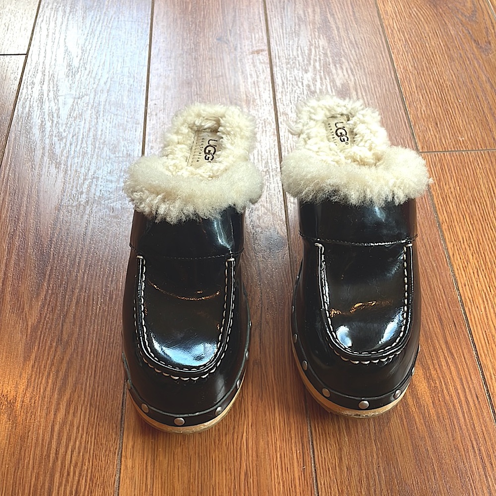 UGG Patent leather Sheepskin Clogs